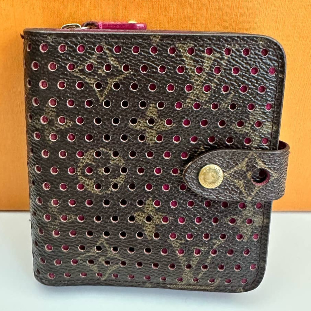 💎✨ULTRA RARE Authentic Louis Vuitton Bi Fold Wallet